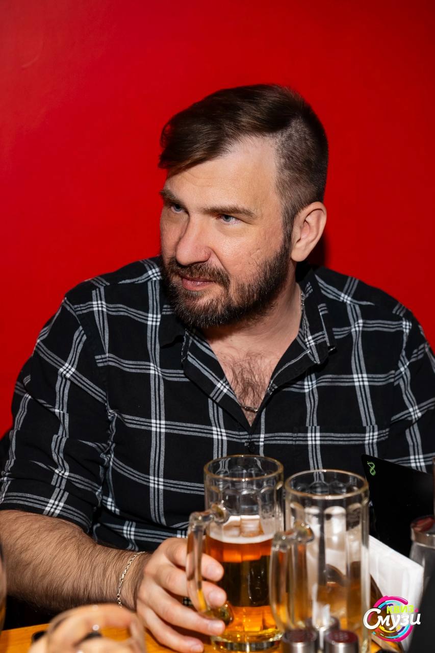 С друзьями в баре